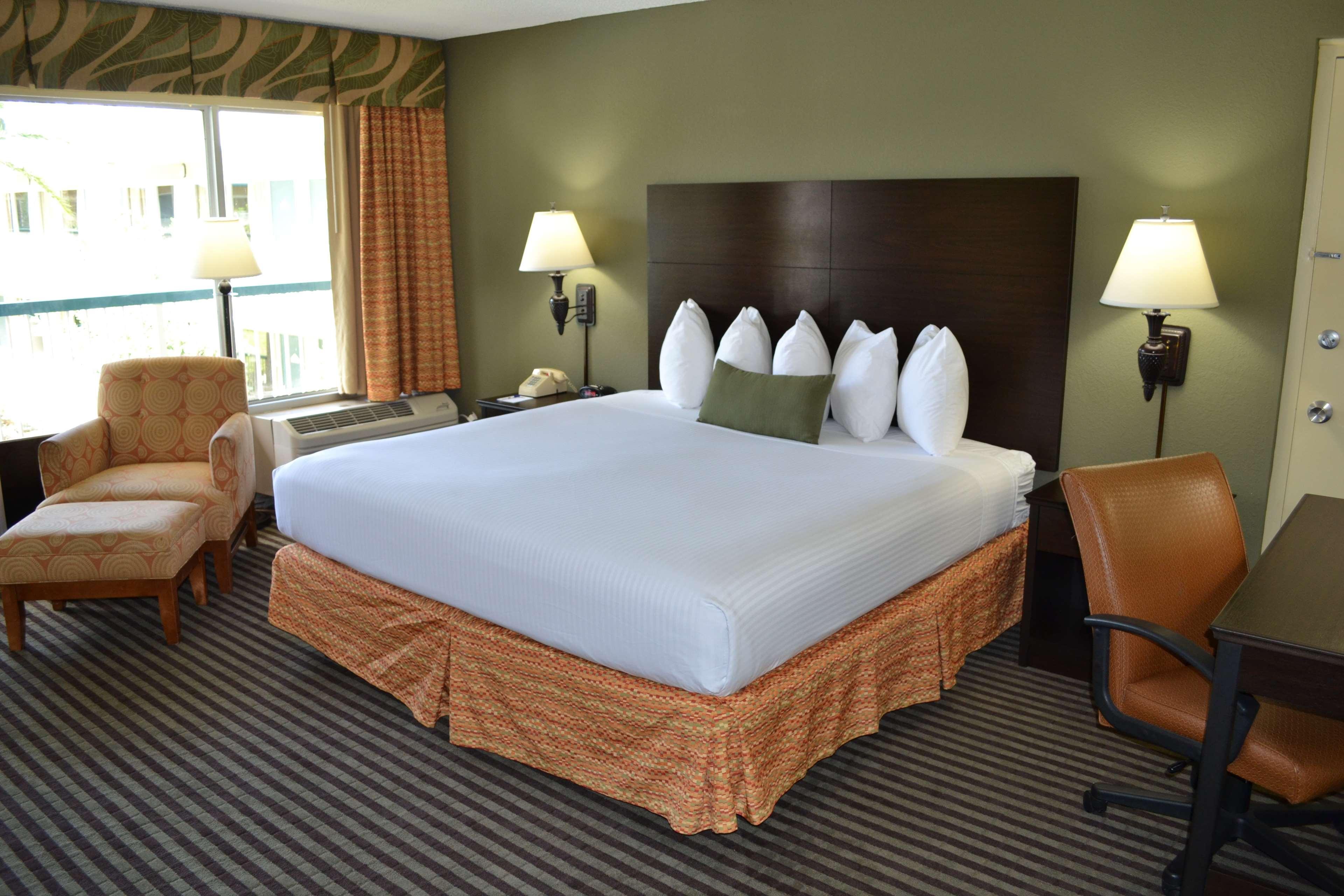 Western Downtown Hotel 3*